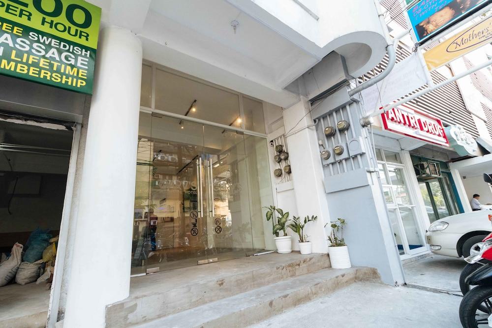 Reddoorz Plus @ Boni Avenue Mandaluyong Kültér fotó